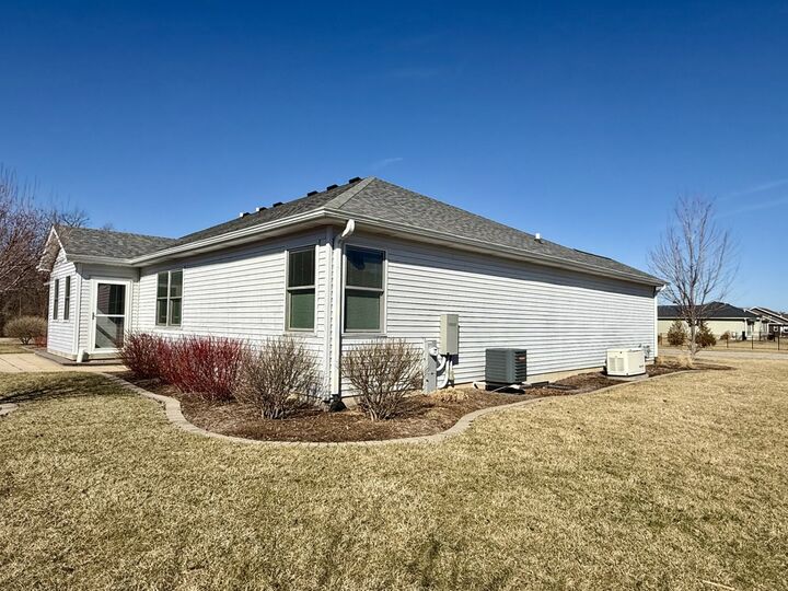 Property Photo:  298 Sunset Boulevard  IL 61348 