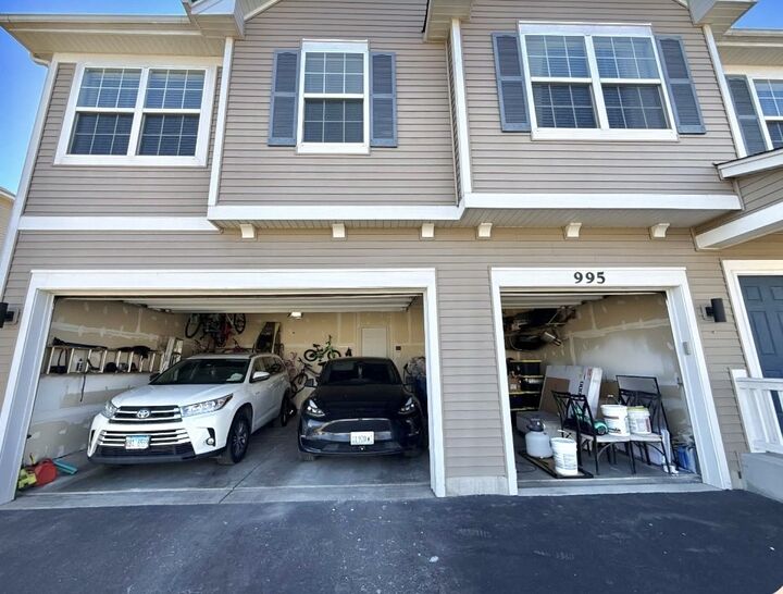 Property Photo:  995 Bluff Quarry Drive  IL 60177 