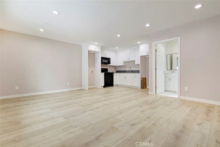 Property Photo:  7302 N Firmament Avenue  CA 91406 