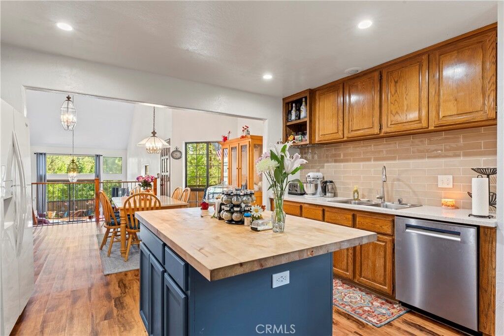 Property Photo:  27528 Ashwood Lane  CA 92352 