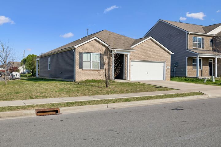 Property Photo:  2052 Carefree Ln  TN 37013 