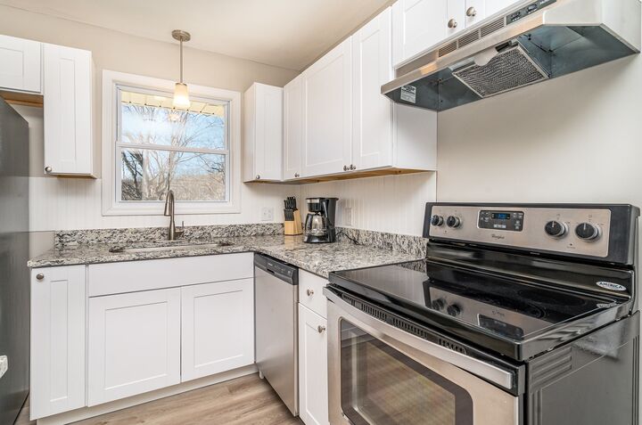 Property Photo:  1308 N Avondale Cir  TN 37207 