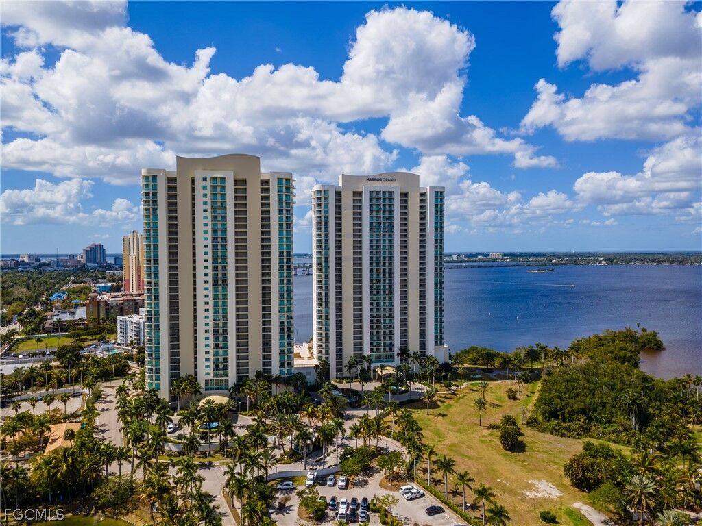 Property Photo:  3000 Oasis Grand Boulevard 2405  FL 33916 