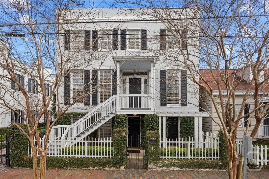 Property Photo:  512 Tattnall Street  GA 31401 