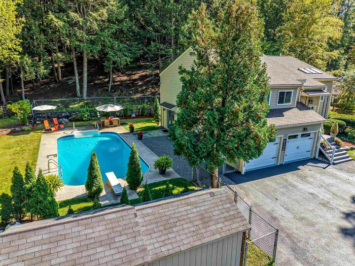 Property Photo:  4 Meadowview Lane  NH 03054 