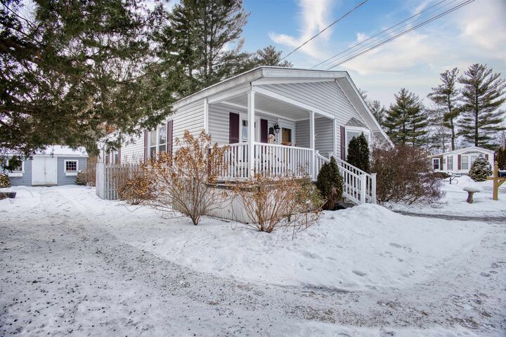 Property Photo:  2 Sherwood Lane  NH 03054 