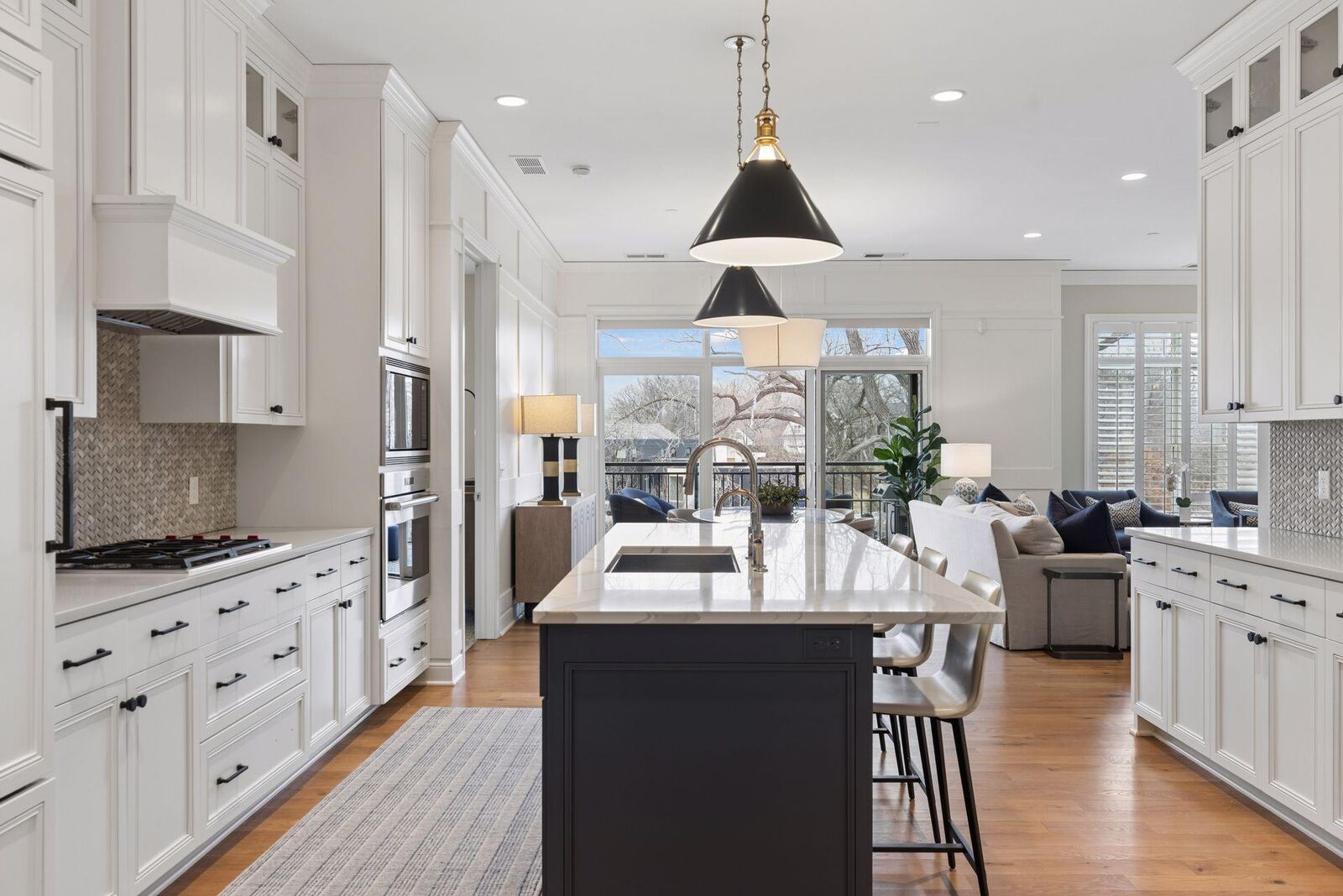 Property Photo:  935 Lake Street E 309  MN 55391 