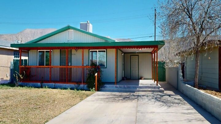 Property Photo:  2114 Pecan Dr  NM 88310-4626 