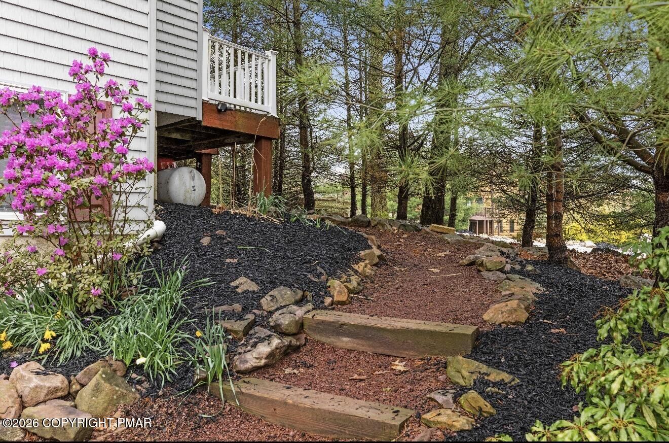 Property Photo: 109 Laurelwoods Drive PA 18624