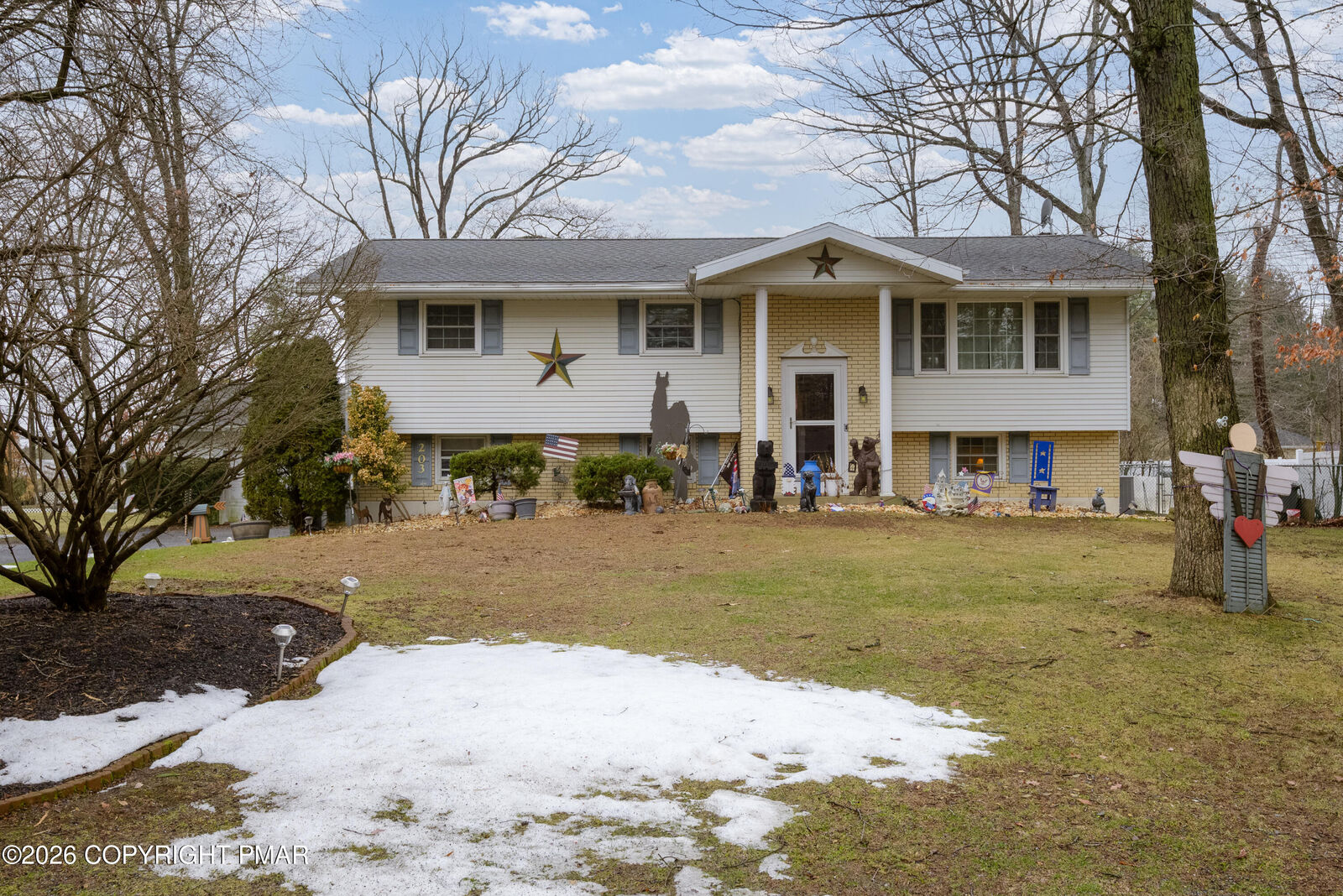 Property Photo:  203 Beechwood Lane  PA 18014 