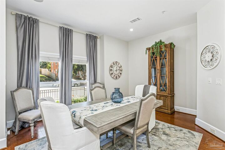 Property Photo: 529 N Spring St 4 FL 32501