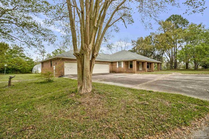 Property Photo:  10005 Beulah Rd  FL 32526 