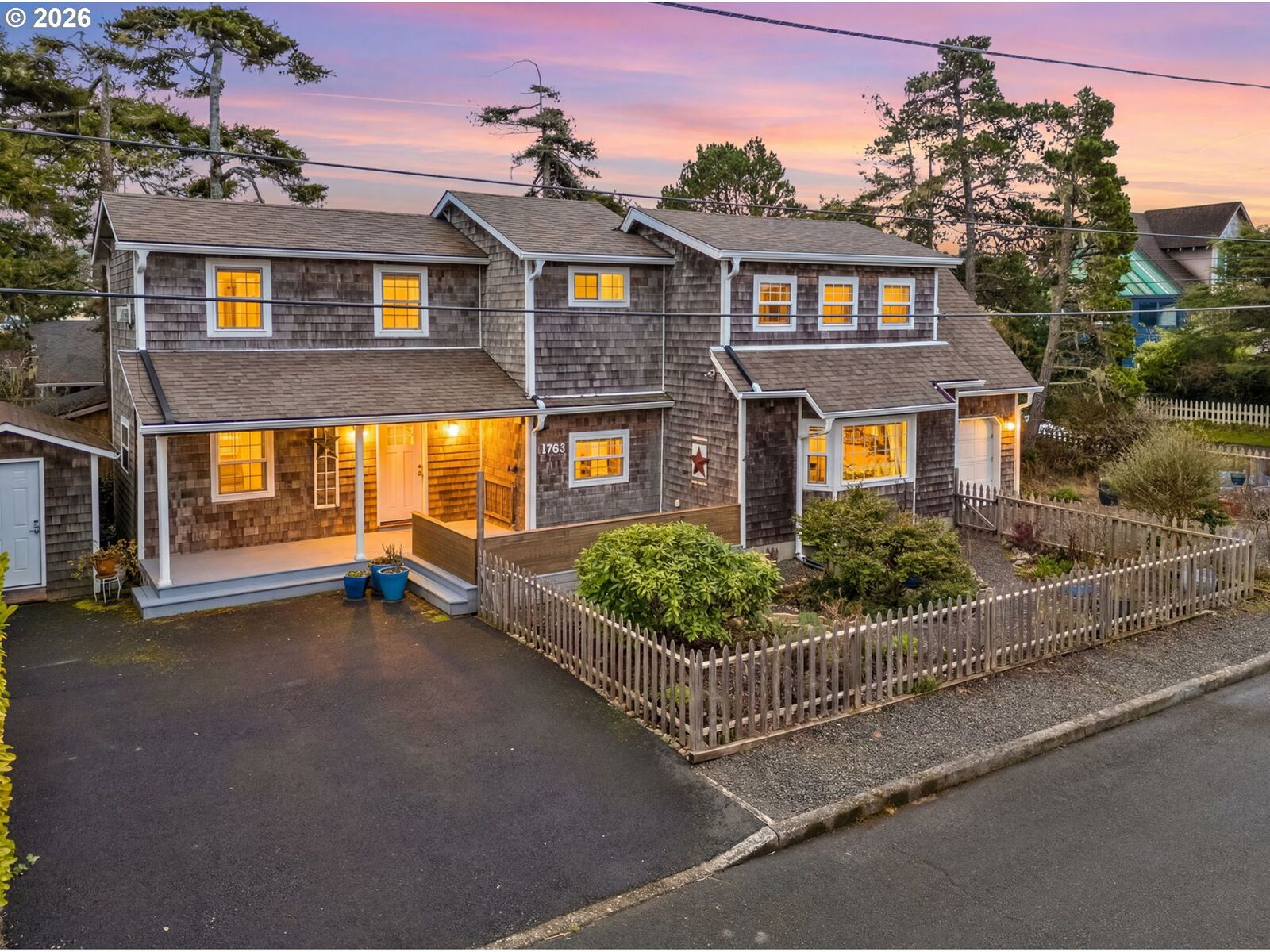 Property Photo: 1761 S Edgewood St OR 97138