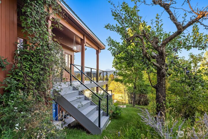 Property Photo:  220  Big House Road  WA 98922 