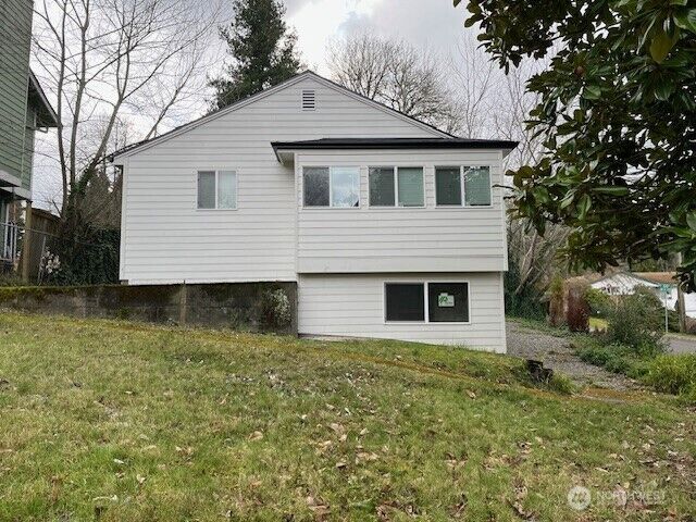 Property Photo:  900 NE 105th  WA 98125 