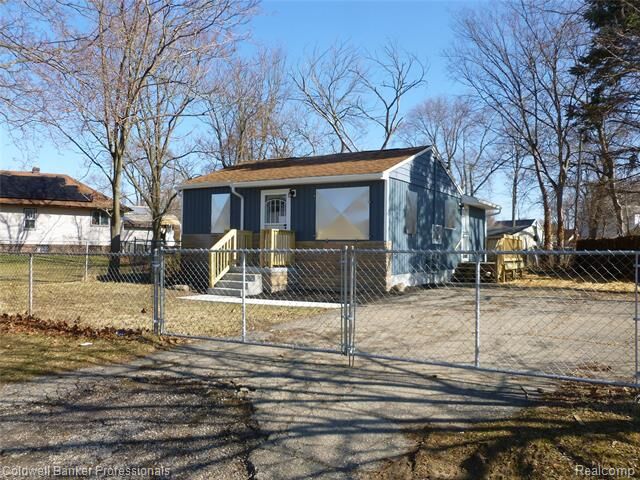 Property Photo:  2908 Douglas Avenue  MI 48506 