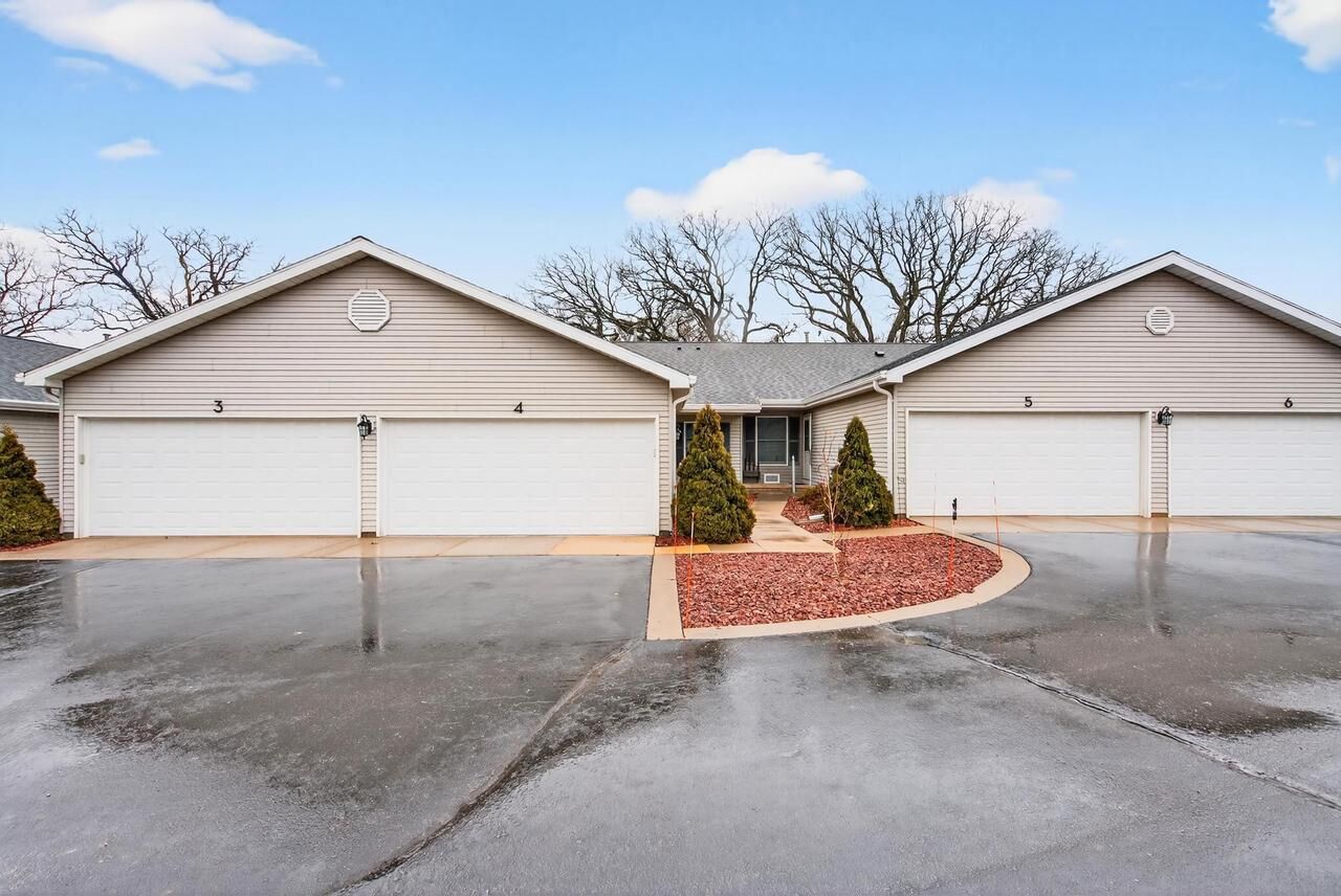 Property Photo:  511 Griswold Street 4  WI 54971 