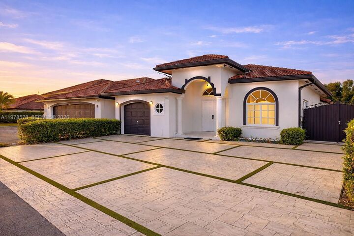 Property Photo:  3502 SW 156th Ct  FL 33185 