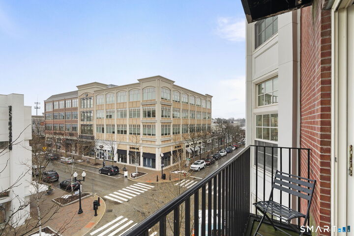 Property Photo:  85 Memorial Road Apt 313  CT 06107 