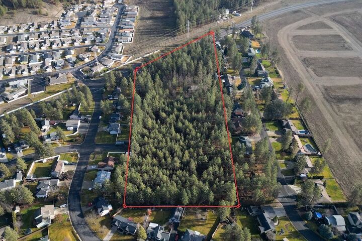 Property Photo:  10203 N Nine Mile Rd  WA 99026 