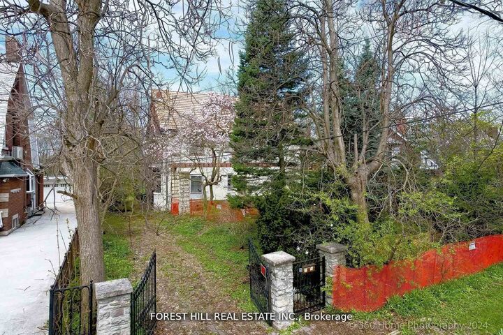 Property Photo:  132 Blythwood Road  ON M4N 1A4 