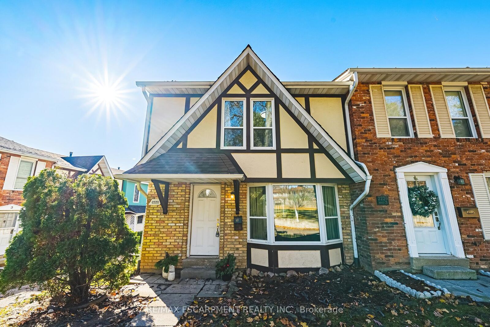 Property Photo: 2220 Upper Middle Road 4 ON L7P 3P4