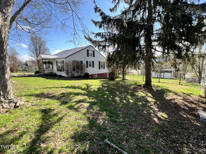 Property Photo:  424 Bay Street  TN 37645 