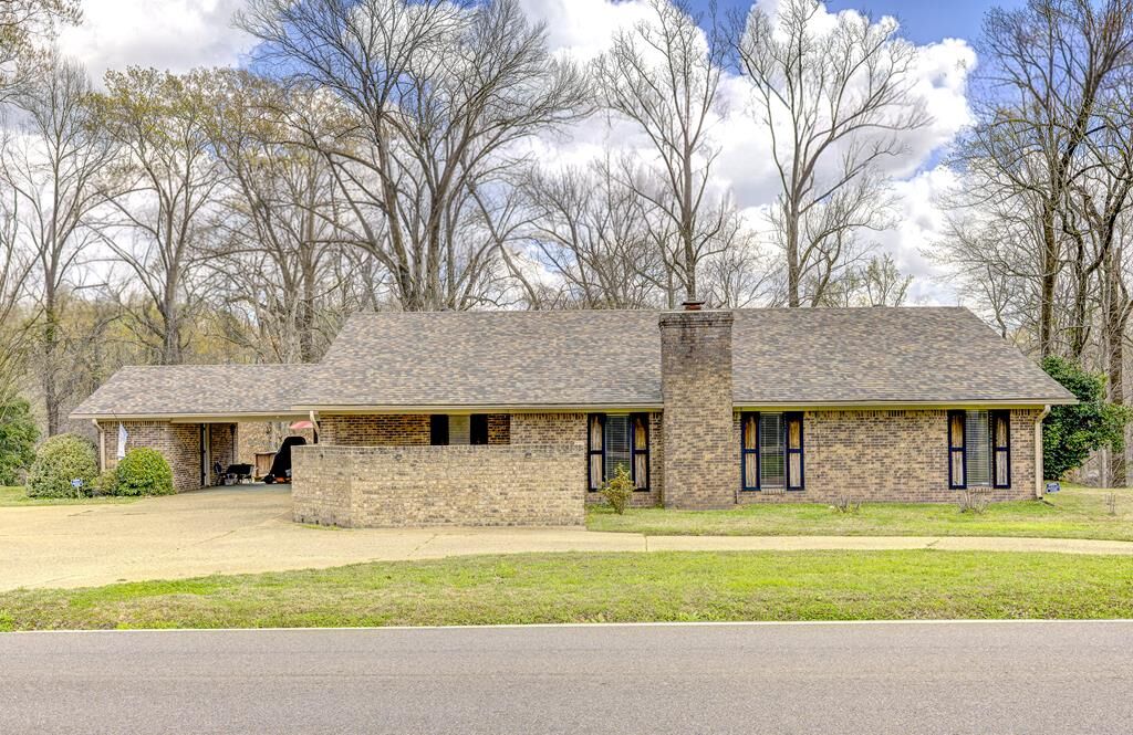 Property Photo: 2530 Porters Chapel Rd MS 39180