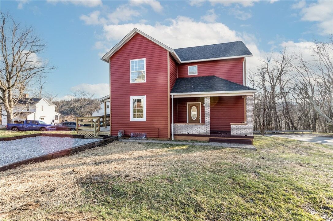 Property Photo:  325 Laughlin St  PA 15428 