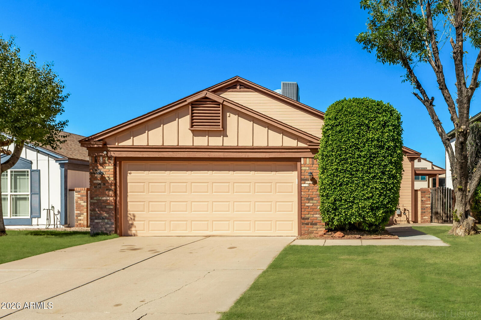 Property Photo:  842 E Manor Drive  AZ 85225 