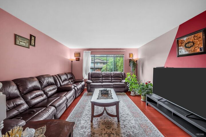 Property Photo: 1112 Hansard Crescent BC V3C 4W7