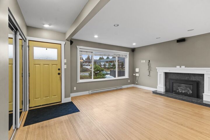 5745 Laurel Street — photo 1