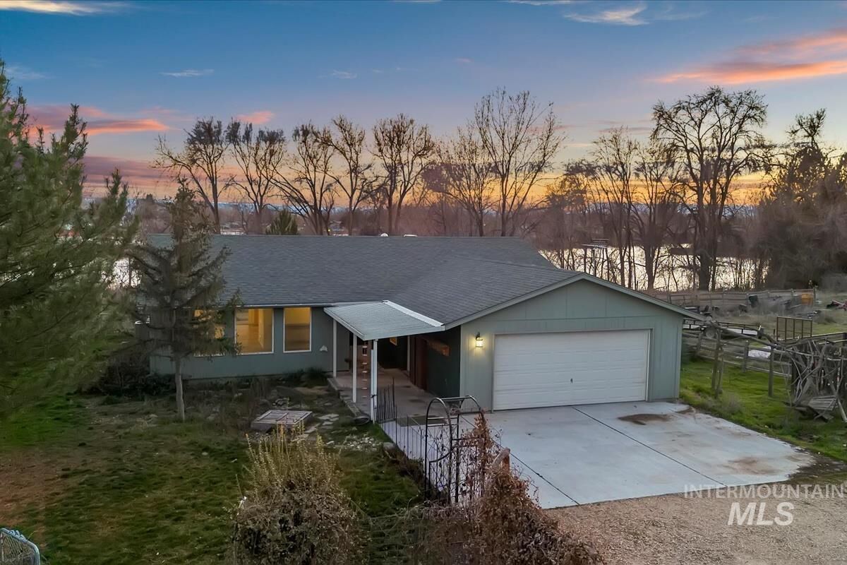 Property Photo:  26757 Morris Pl.  ID 83676 