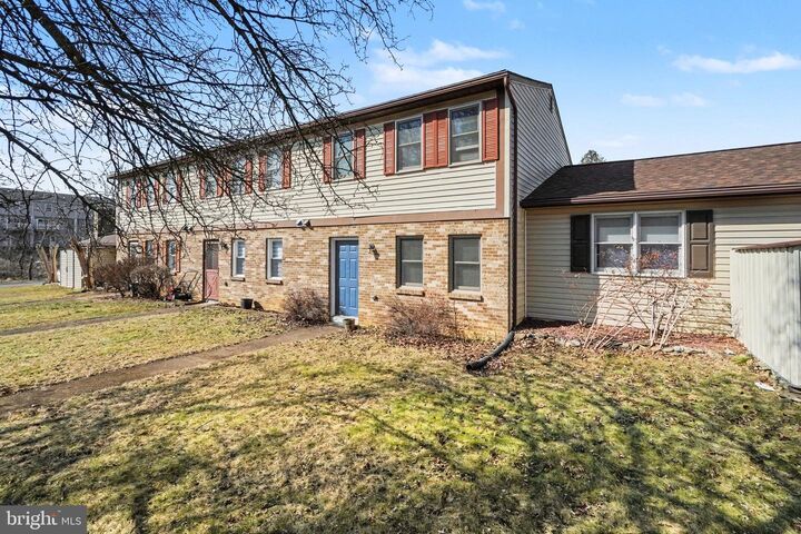 Property Photo:  6903 Salem Park Circle  PA 17050 