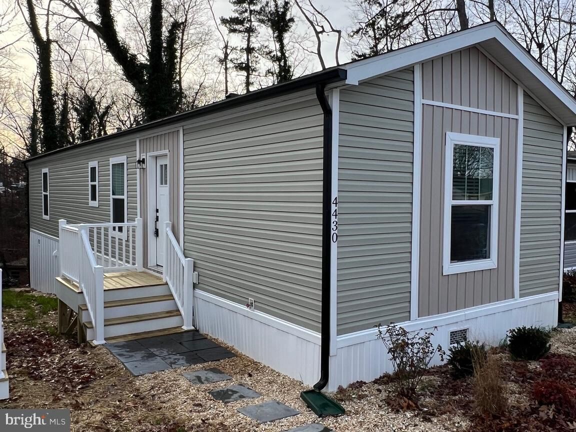 Property Photo: 4430 Hotchkiss Street VA 22408