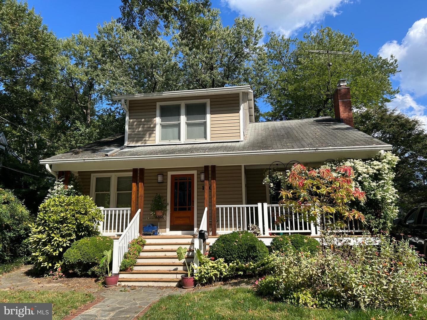 Property Photo:  1301 N Quintana Street  VA 22205 