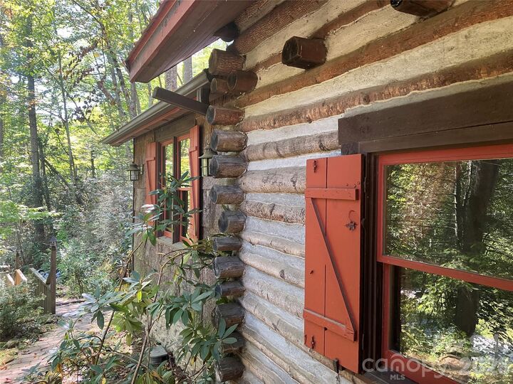 Property Photo:  12 Victoria Rose Lane  NC 28785 