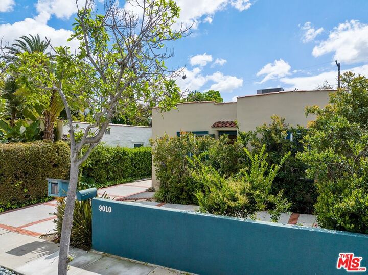 Property Photo: 9010 Norma Pl CA 90069