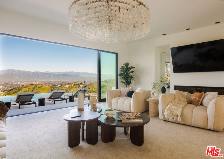 Property Photo:  13331 Mulholland Dr  CA 90210 