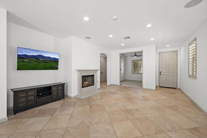 Property Photo:  40832 Calle Santa Cruz  CA 92203 