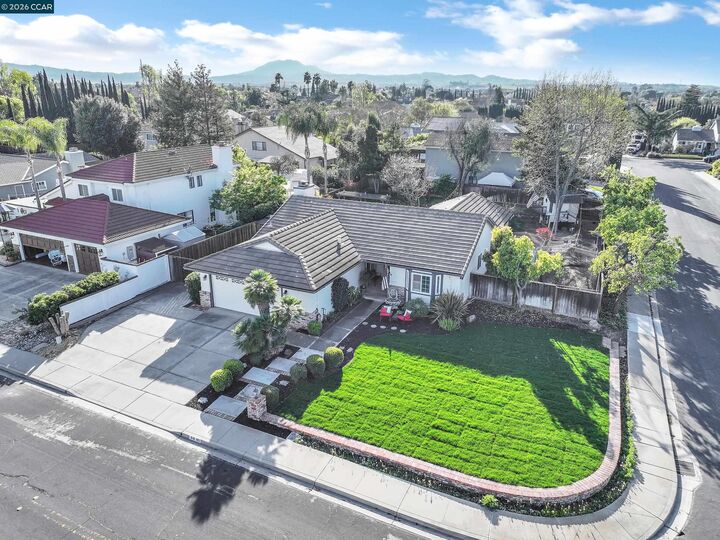 Property Photo:  641 Woodbury Pl  CA 94561 