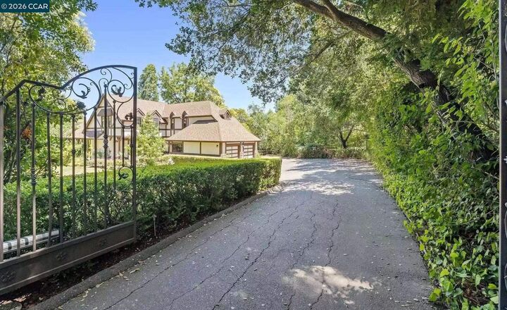 Property Photo:  1645 Livorna Road West  CA 94507 