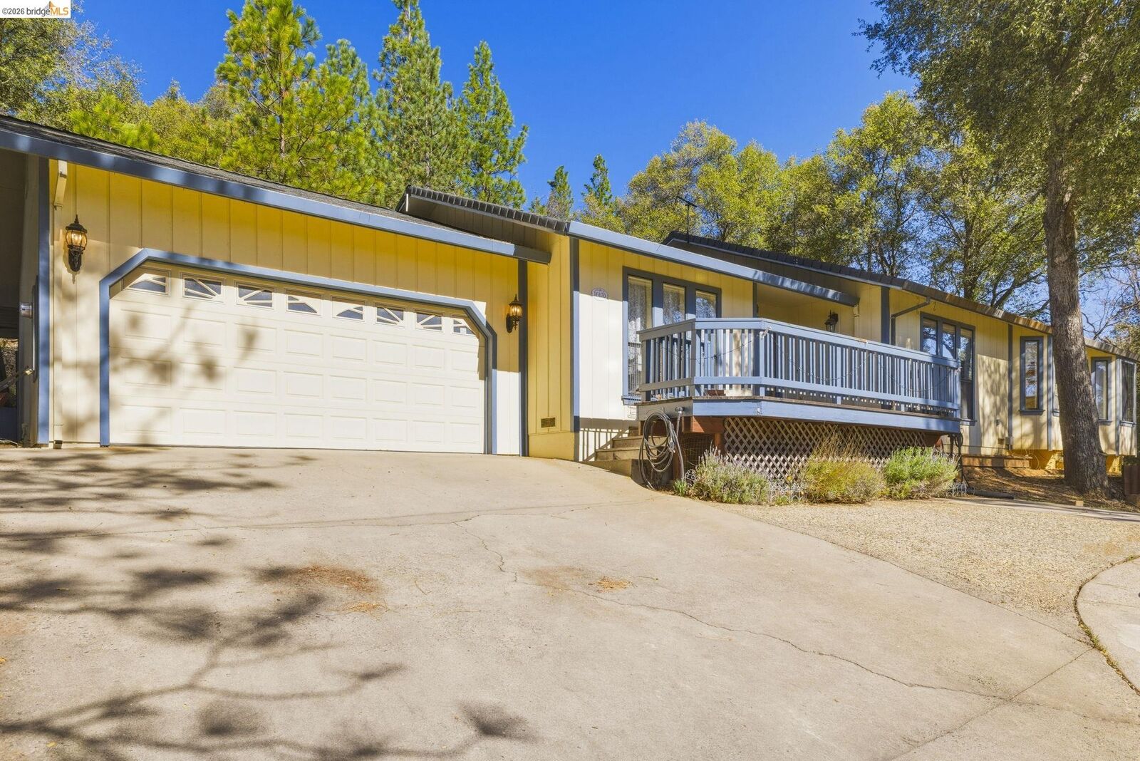 Property Photo: 16170 Acorn Dr CA 95370