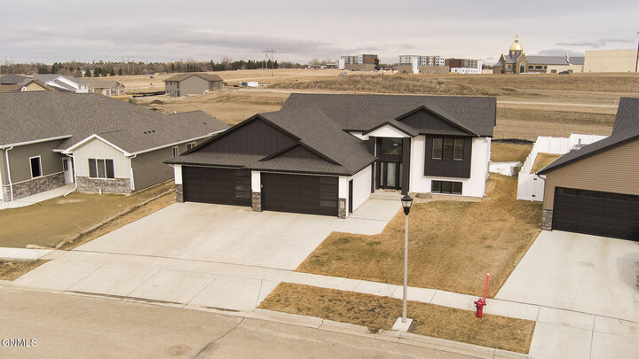 Property Photo:  508 Shale Drive  ND 58503 