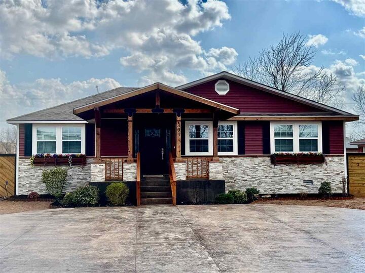 Property Photo:  304 W Shields St  OK 73541 