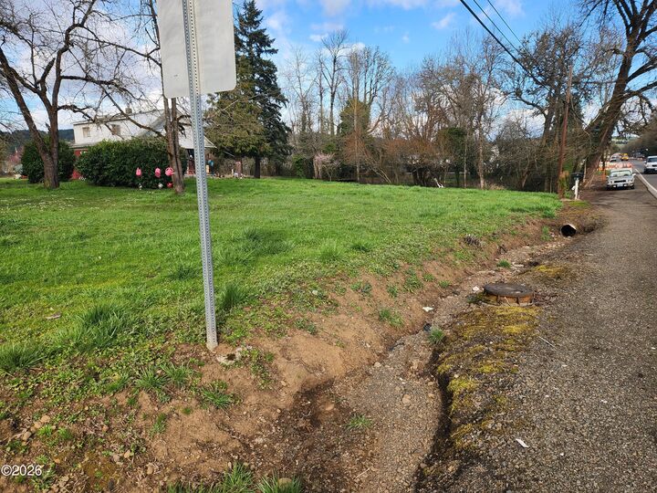 Property Photo:  819 W Main Street  OR 97378 