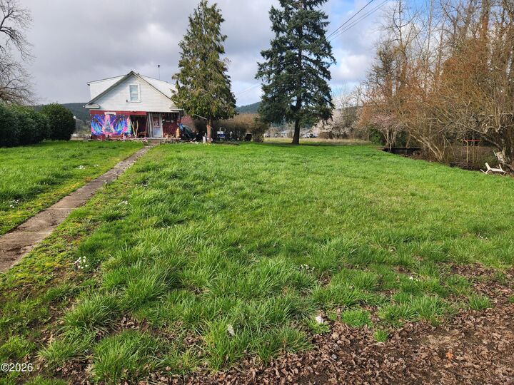 Property Photo:  819 W Main Street  OR 97378 