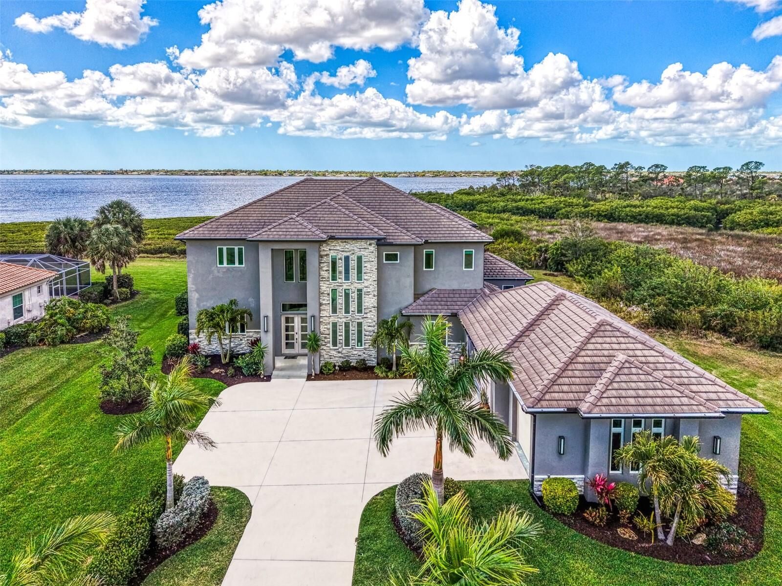 Property Photo: 3051 Rivershore Lane FL 33953