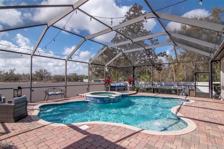 Property Photo:  1022 Emerald Creek Drive  FL 33596 