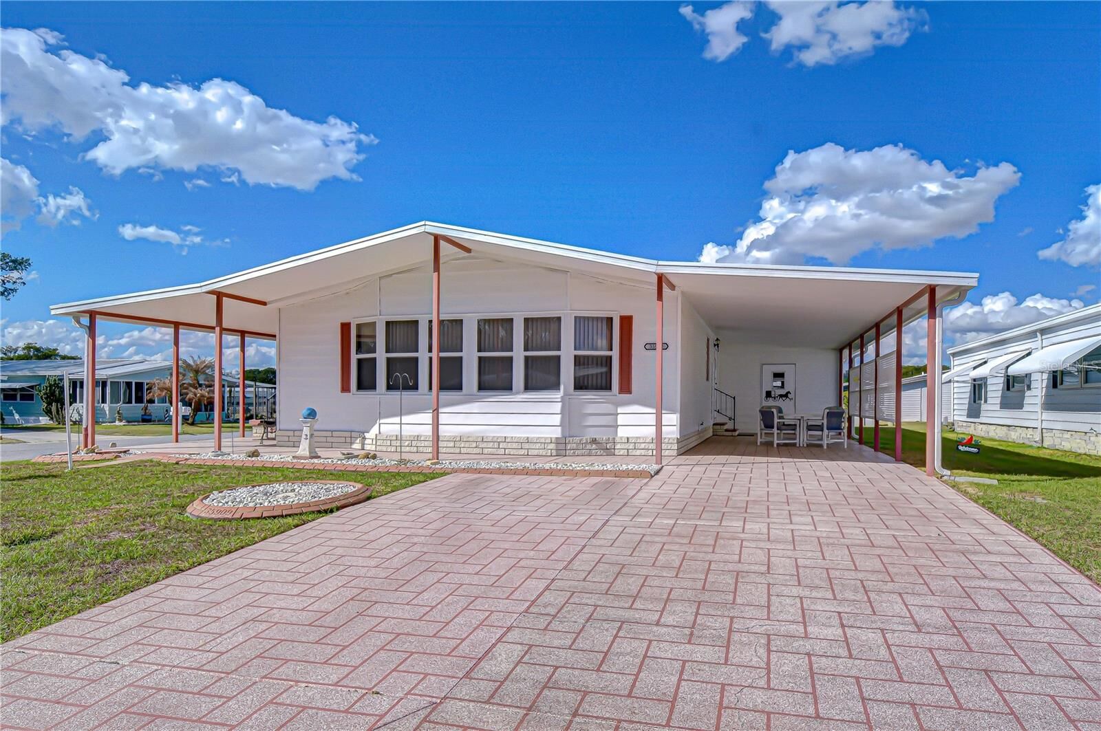 Property Photo: 35909 Bueno Drive FL 33541